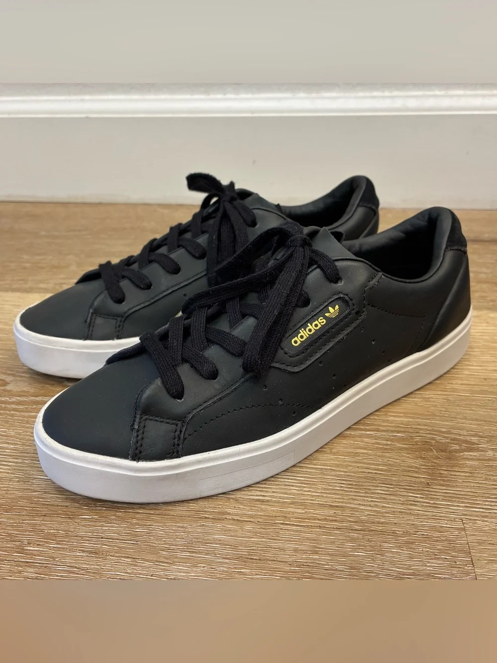 Adidas Originals Sleek Super Black Women’s Sneakers Shoes US 6.5 EU 38 23.5cm